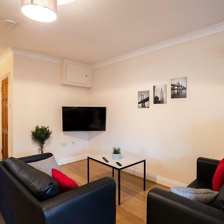 Spacious 2Br Flat In Stansted Lägenhet Stansted Mountfitchet Exteriör bild